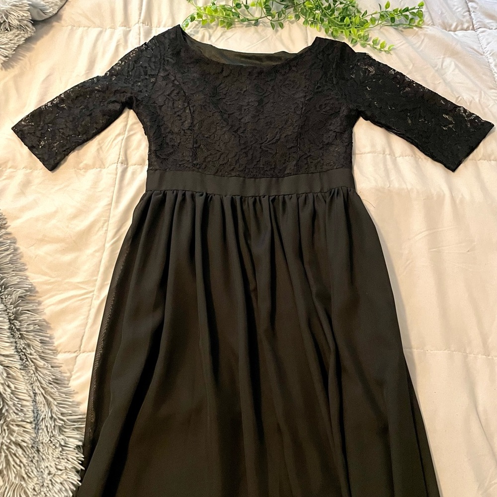 🖤 Floor Length Flowy Dress 🖤 - Picture 2 of 11